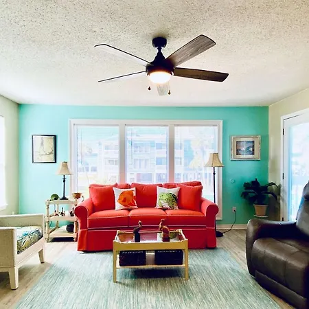 Sea Oats Beachfront Condo: Renovated 2BR with Pools and Pier Access