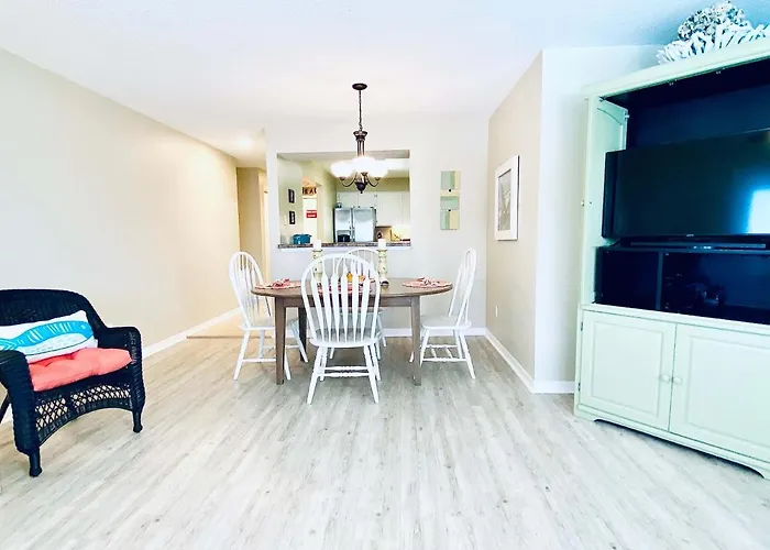 Sea Oats Beachfront Condo: Renovated 2br With Pools And Pier Access Holiday home