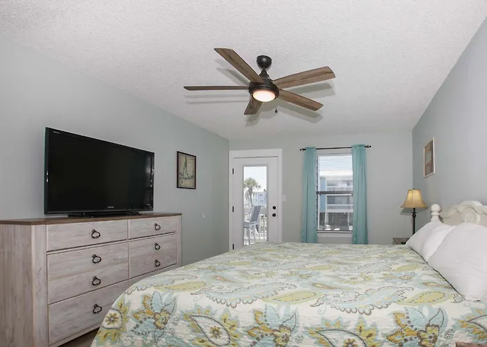 Holiday home Sea Oats Beachfront Condo: Renovated 2br With Pools And Pier Access *