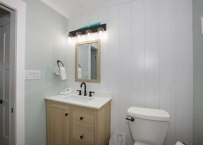 Holiday home Sea Oats Beachfront Condo: Renovated 2br With Pools And Pier Access Gulf Shores