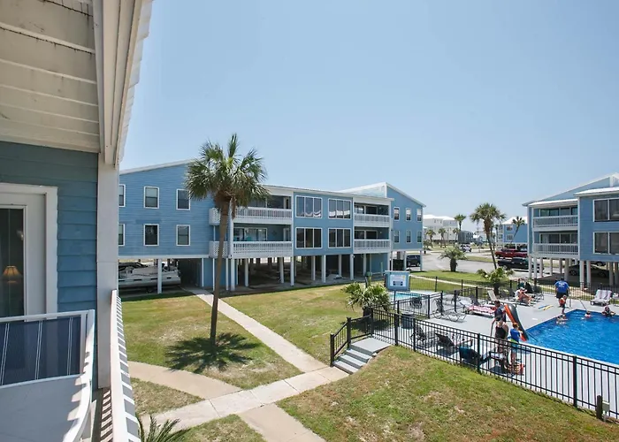 Holiday home Sea Oats Beachfront Condo: Renovated 2br With Pools And Pier Access