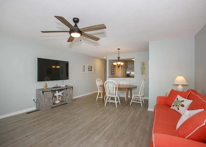 Holiday home Sea Oats Beachfront Condo: Renovated 2br With Pools And Pier Access *