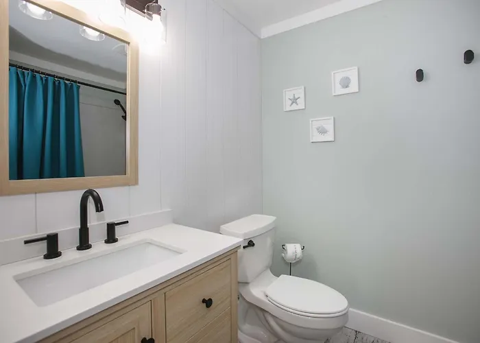 Holiday home Sea Oats Beachfront Condo: Renovated 2br With Pools And Pier Access *