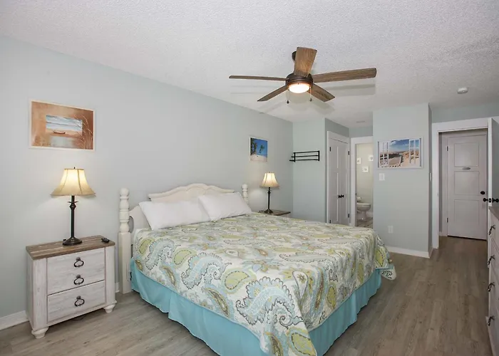 Holiday home Sea Oats Beachfront Condo: Renovated 2br With Pools And Pier Access Gulf Shores
