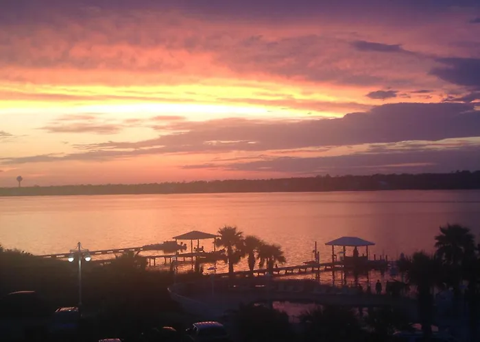 Sea Oats Beachfront Condo: Renovated 2br With Pools And Pier Access *
