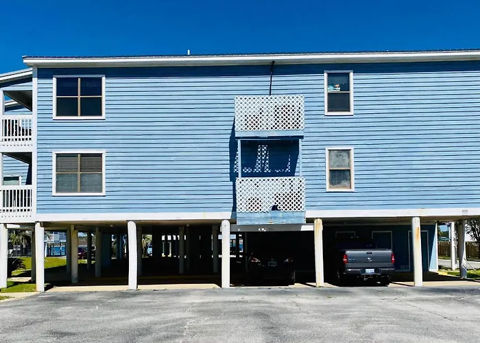 Holiday home Sea Oats Beachfront Condo: Renovated 2br With Pools And Pier Access Gulf Shores