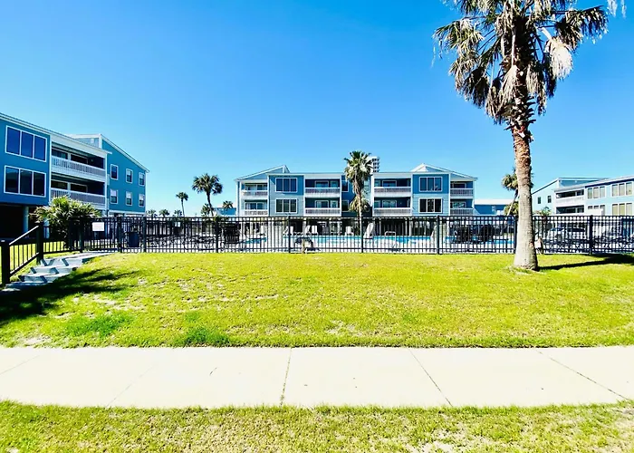 Sea Oats Beachfront Condo: Renovated 2br With Pools And Pier Access Holiday home Gulf Shores