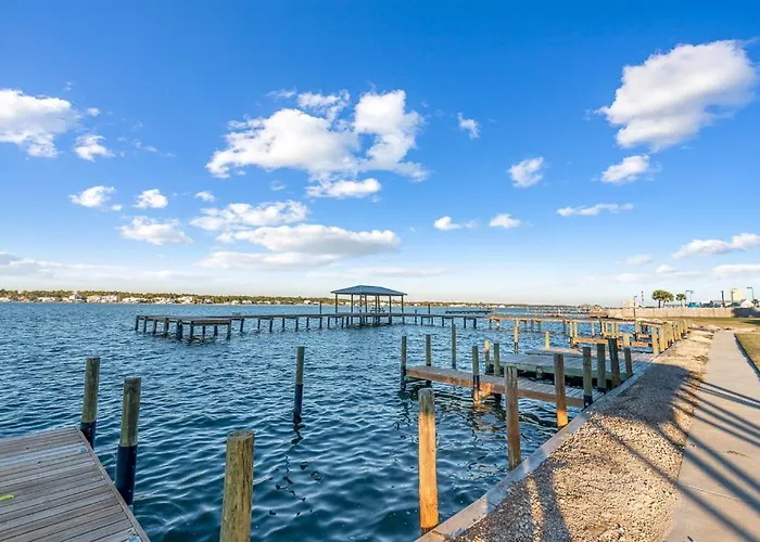 Sea Oats Beachfront Condo: Renovated 2br With Pools And Pier Access *