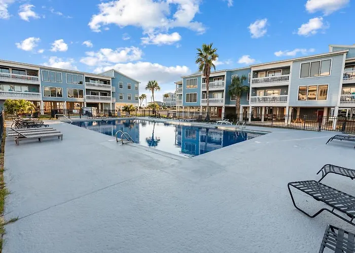 Sea Oats Beachfront Condo: Renovated 2br With Pools And Pier Access Holiday home
