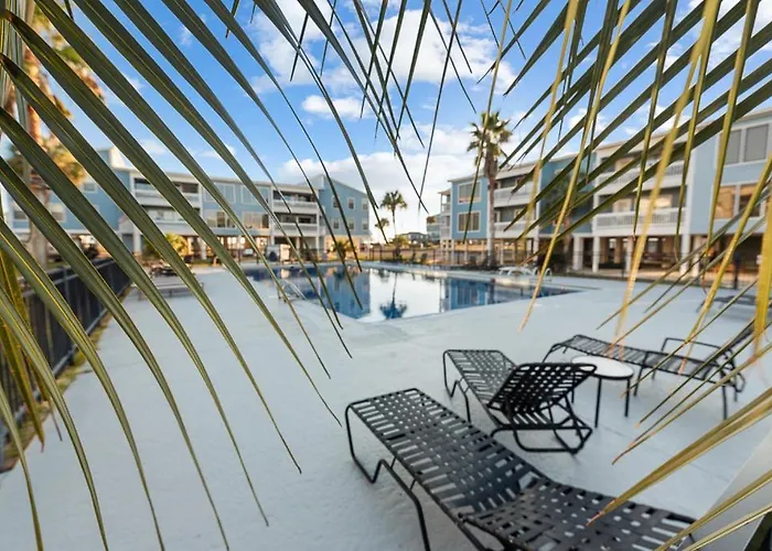 Holiday home Sea Oats Beachfront Condo: Renovated 2br With Pools And Pier Access