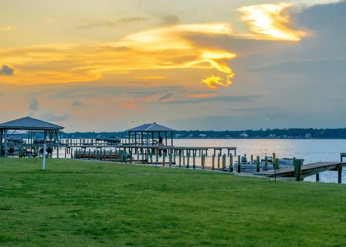 Holiday home Sea Oats Beachfront Condo: Renovated 2br With Pools And Pier Access Gulf Shores