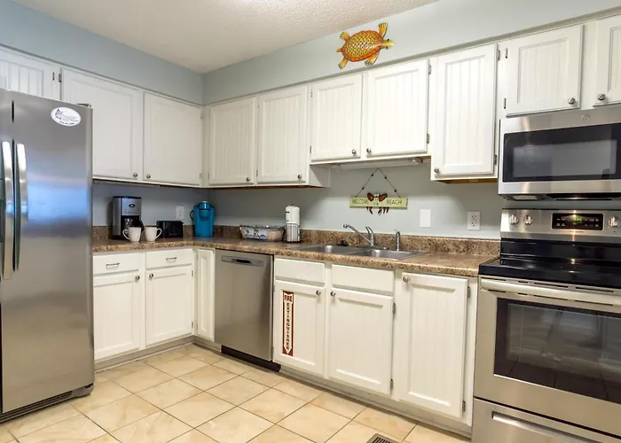 Sea Oats Beachfront Condo: Renovated 2br With Pools And Pier Access Gulf Shores