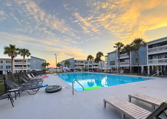 Sea Oats Beachfront Condo: Renovated 2br With Pools And Pier Access