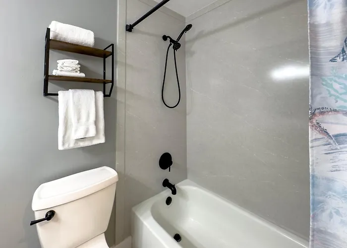 Sea Oats Beachfront Condo: Renovated 2br With Pools And Pier Access Holiday home