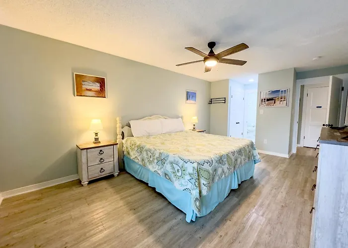 Holiday home Sea Oats Beachfront Condo: Renovated 2br With Pools And Pier Access