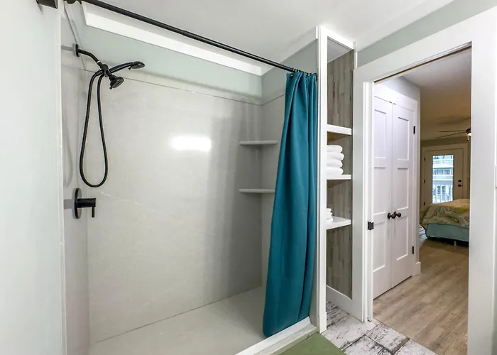 Sea Oats Beachfront Condo: Renovated 2br With Pools And Pier Access