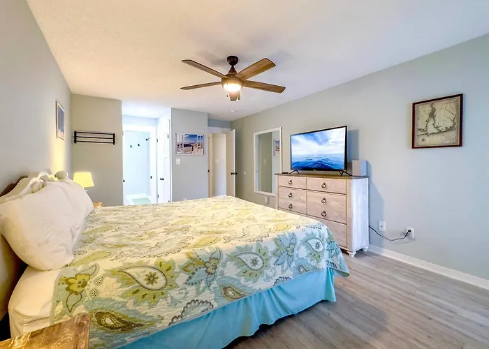 Holiday home Sea Oats Beachfront Condo: Renovated 2br With Pools And Pier Access *